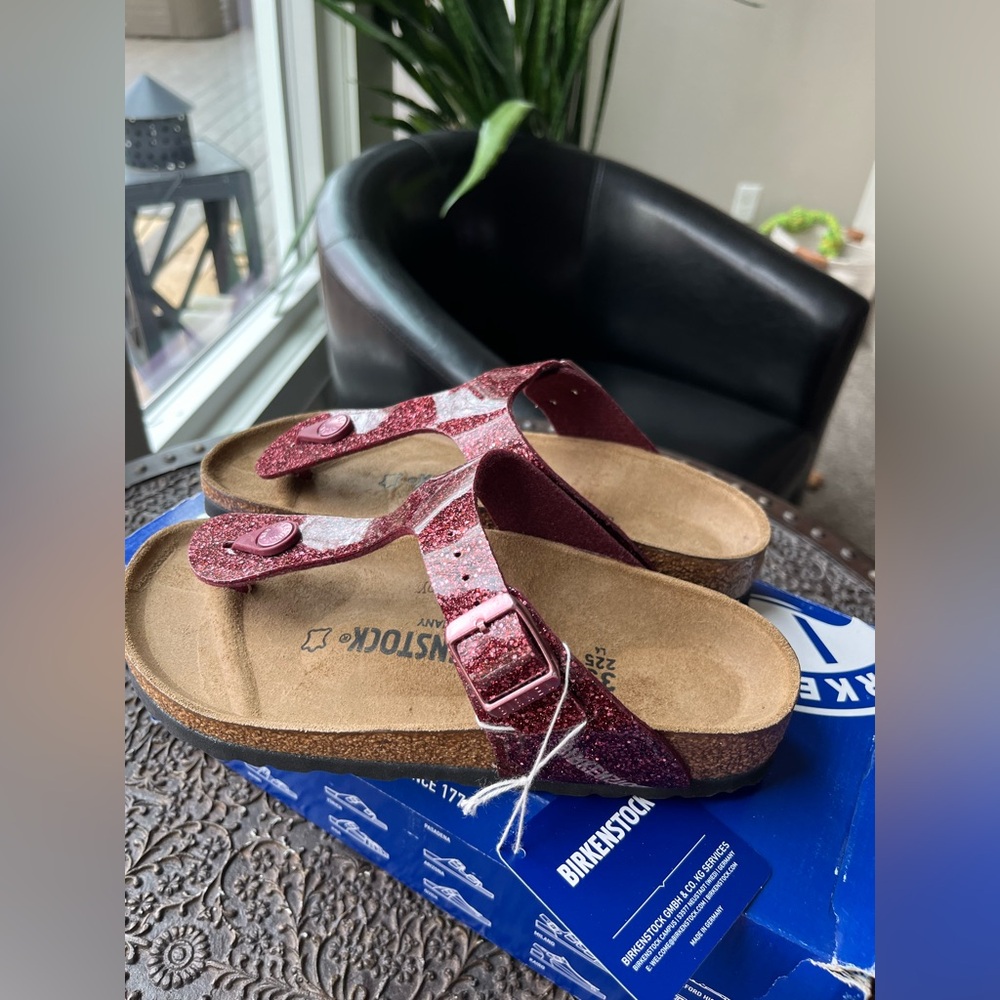 BIRKENSTOCK GIZEH SANDALS IN COSMIC SPARKLE PORT 35 US 4-4.5 US